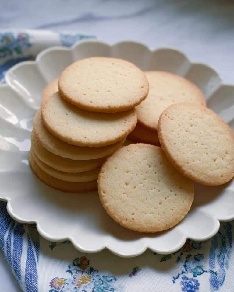 Easy 3-Ingredient Shortbread Cookies Recipe
